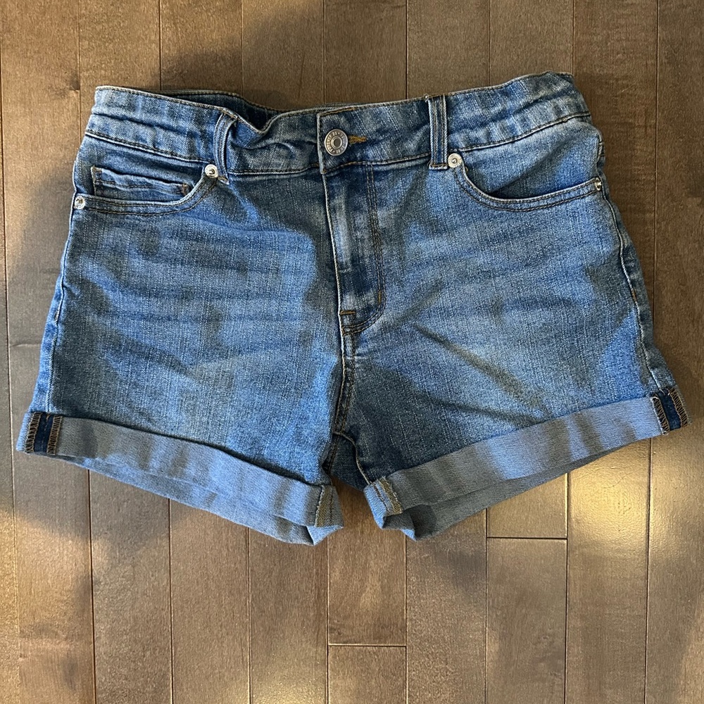 Forever 21 kids jean shorts size 14.